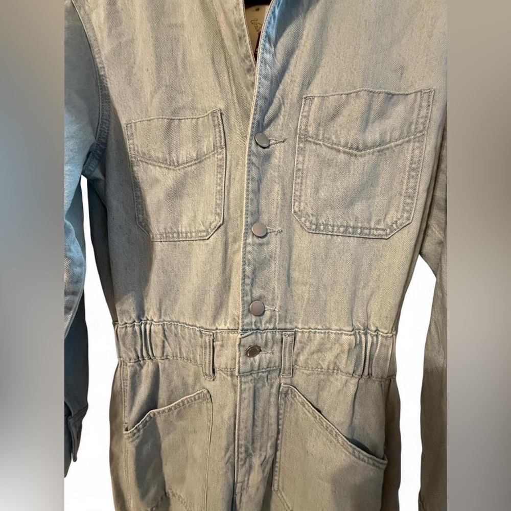 Universal Thread Denim Baggy Jumpsuit - Light Wash 2 - NWT - Picture 5 of 9